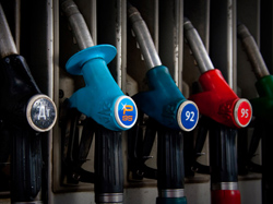 Бензин стандарта «Евро-2» будут продавать в России до середины 2012 года