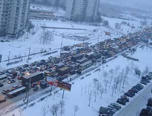  Сегодня утром движение автотранспорта в Москве вновь оказалось парализованным 