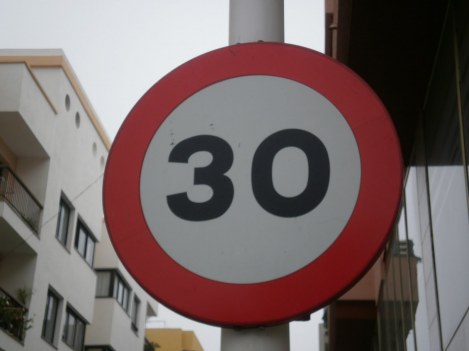  В немецких городах предлагают ввести ограничение скорости 30 километров в час 